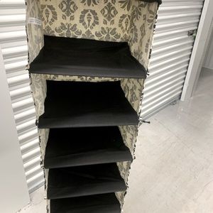 CLOSET ORGANIZER
